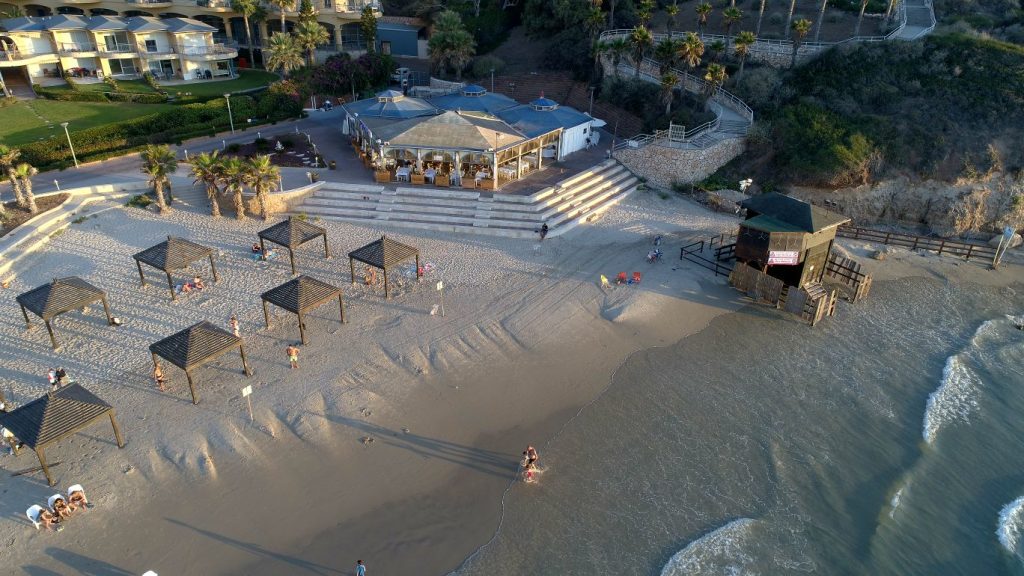 מסעדות על הים בשרון